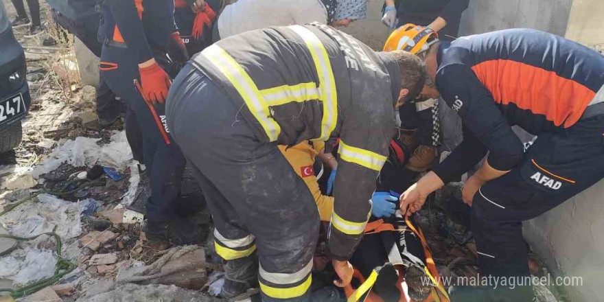 10 metre derinliğindeki kuyuya düşen kadın kurtarıldı