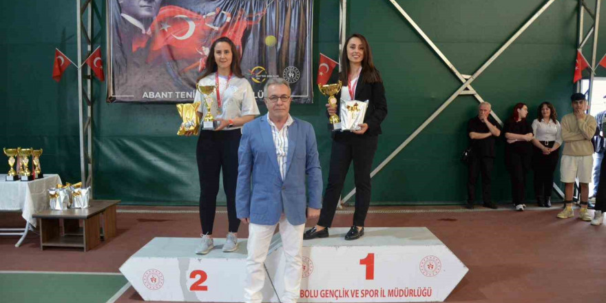 120 sporcunun katıldığı tenis turnuvası sona erdi