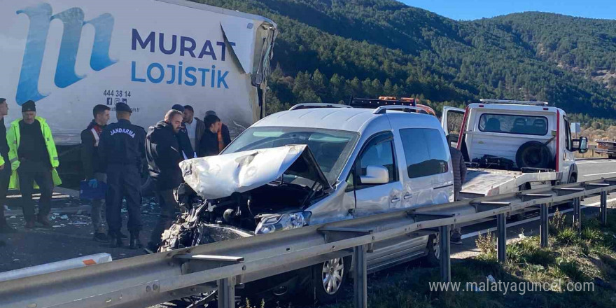 14 kişinin yaralandığı kaza sebebiyle kapanan D100 yeniden trafiğe açıldı