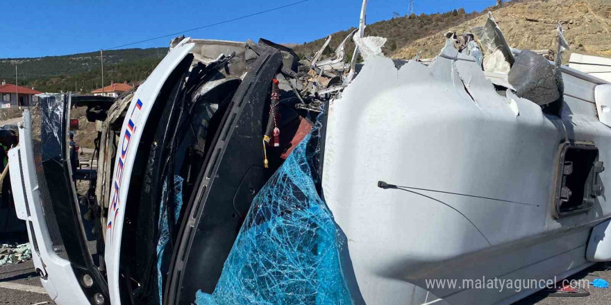 14 kişinin yaralandığı kaza sebebiyle kapanan D100 yeniden trafiğe açıldı