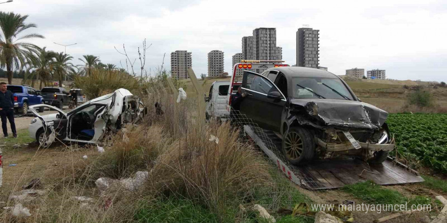 14 yaşındaki sürücü cipiyle otomobile çarptı: 1 ölü