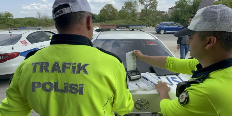 140 araç trafikten men edildi 17 sürücüye alkolden işlem yapıldı