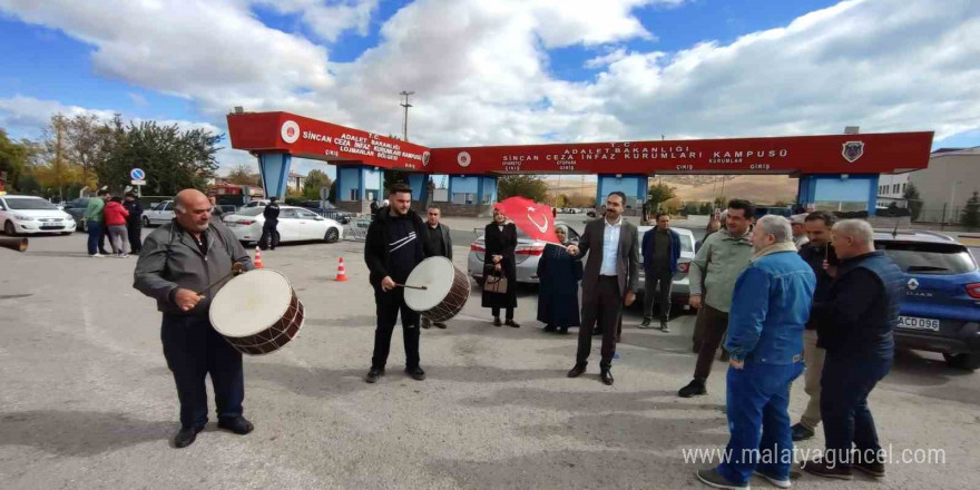 15 Temmuz gazileri Gülen’in ölümünü davul zurna ile kutladı