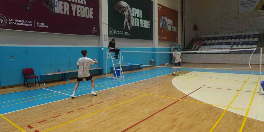 15 Temmuz Şehitlerini Anma Badminton Turnuvası sona erdi