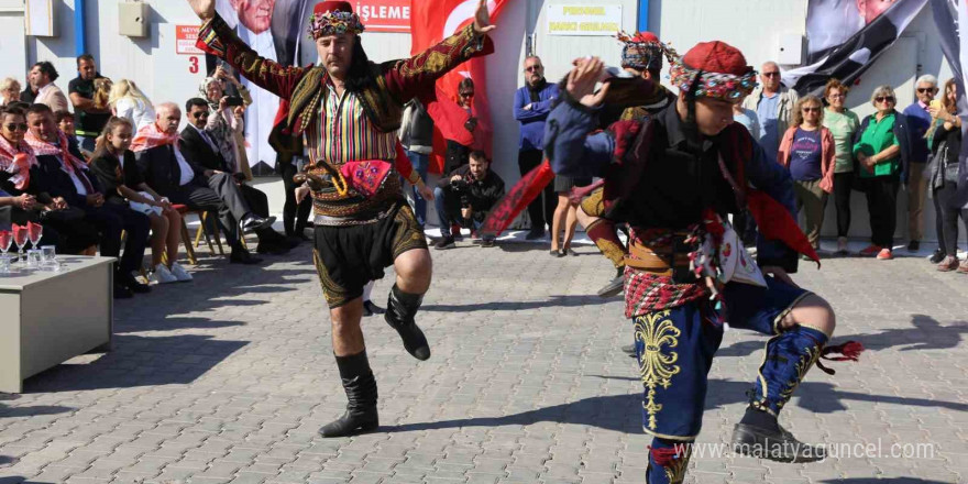 19. Ayvalık Uluslararası Zeytin Hasat Festivali’nde ilk hasat Barbun’un Çiftliği’nde gerçekleşti