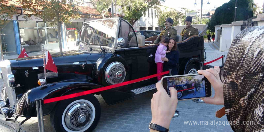 1934 model aracın yayında fotoğraf çektirmek sıraya girdiler