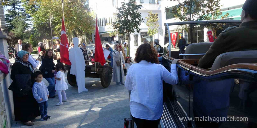 1934 model aracın yayında fotoğraf çektirmek sıraya girdiler