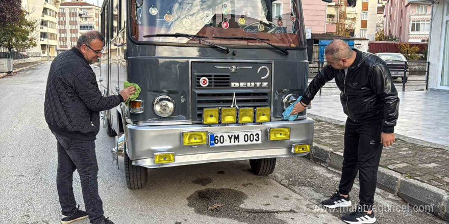 1988 model minibüsü çocukluk hayaline dönüştürdü