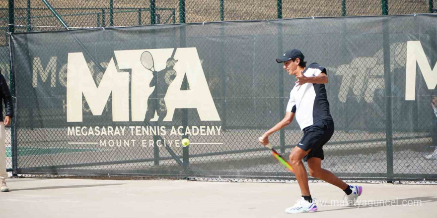 2 bin 300 rakımda uluslararası tenis turnuvası