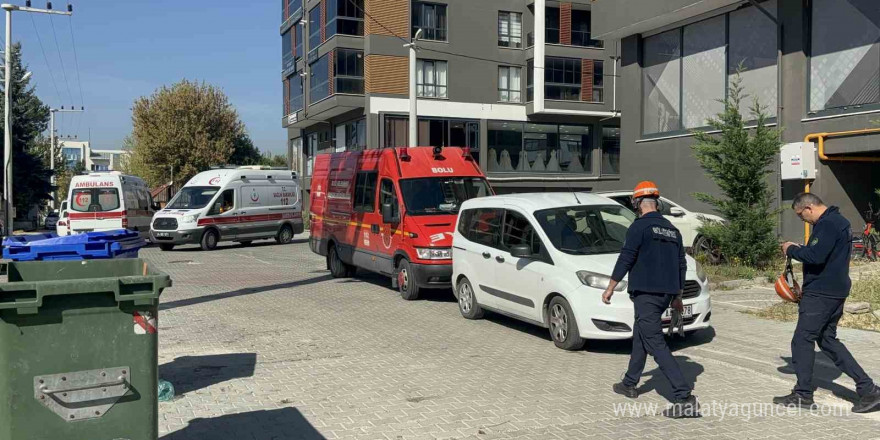 2 işçi alüminyum levha altında kaldı