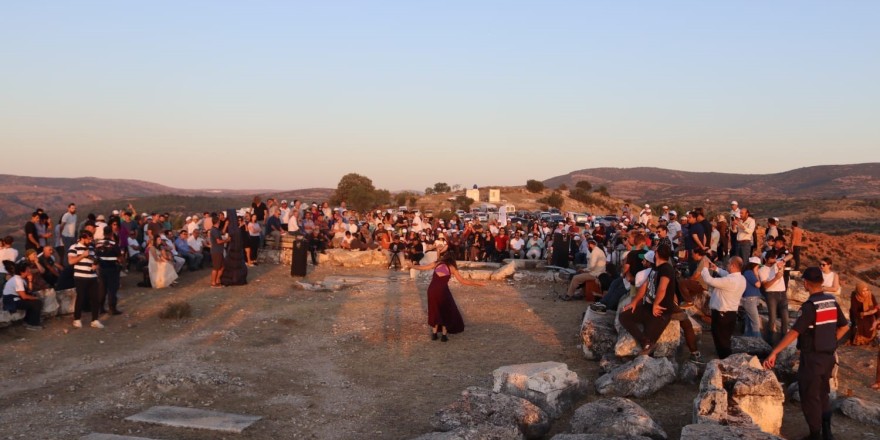 20 asırlık tapınakta gün batımı konseri düzenlendi