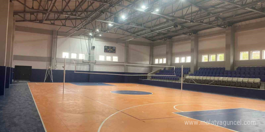 250 kişilik kapasiteye sahip olan spor salonu hizmete açıldı