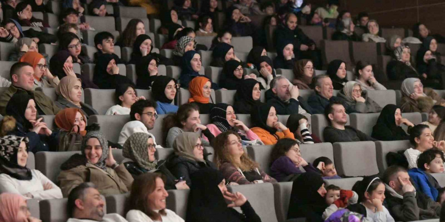 28 Şubat döneminin anlatıldığı 'Bin Yıl' oyunu Başiskele’de sahnelendi