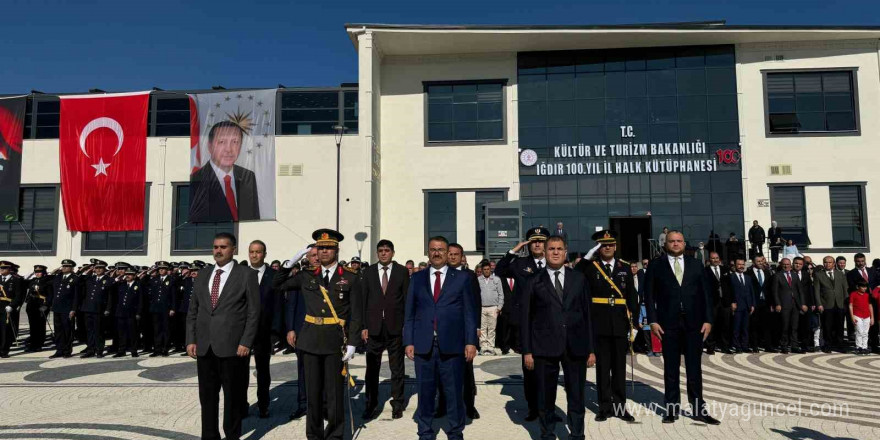 29 Ekim Cumhuriyet Bayramı çelenk sunma töreni düzenlendi