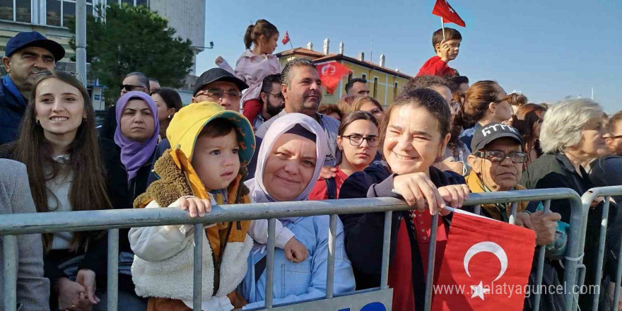 29 Ekim Cumhuriyet Bayramı İzmir’de coşkuyla kutlandı