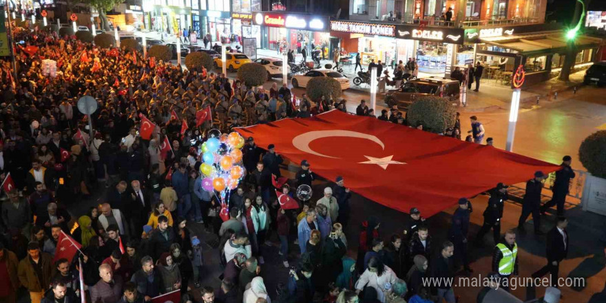 29 Ekim Cumhuriyet Bayramı’nda Niğde’de fener alayı düzenlendi