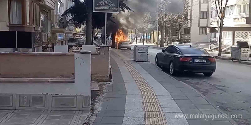 3 ay önce yapamadığını şimdi yaptı: Aracını ve evini ateşe vererek intihar etti