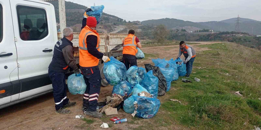 30 torba çöp topladılar