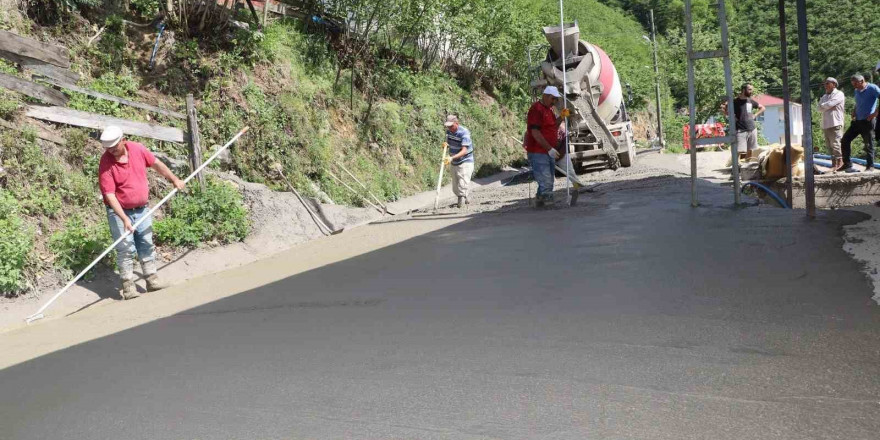 40 yıllık yol sorunu çözüme kavuşturuluyor