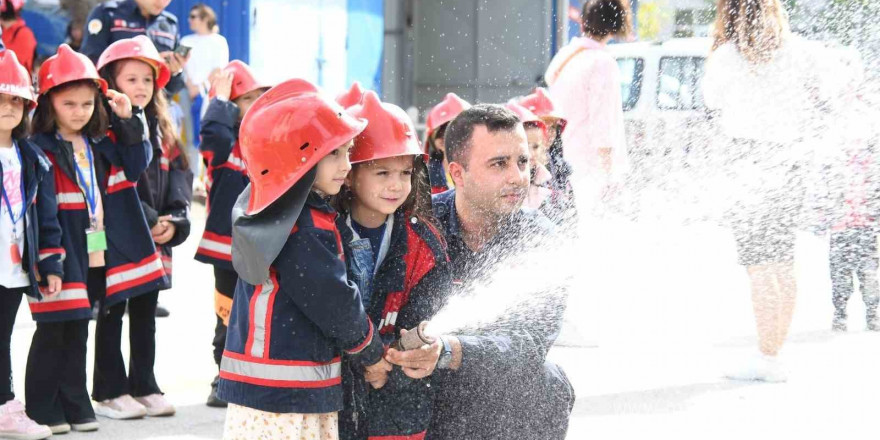 5 bin 250 çocuk, itfaiye gönüllüsü oldu