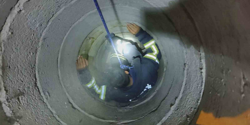 5 metrelik kuyuda gerçekleştirilen zorlu kurtarma operasyonu kamerada