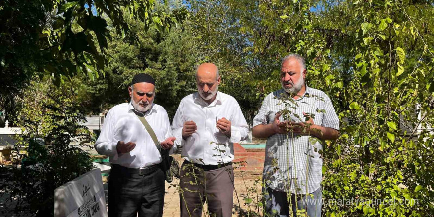 6-7 Ekim olaylarında öldürülen Yasin Börü ve arkadaşları mezarları başında anıldı