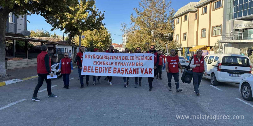 6 kişinin işine son verilen Büyükkarıştıran Belediyesi önünde eylem