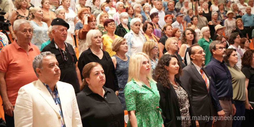 60+ Tazelenme Üniversitesinin ihtiyar delikanlıları dersbaşı yaptı