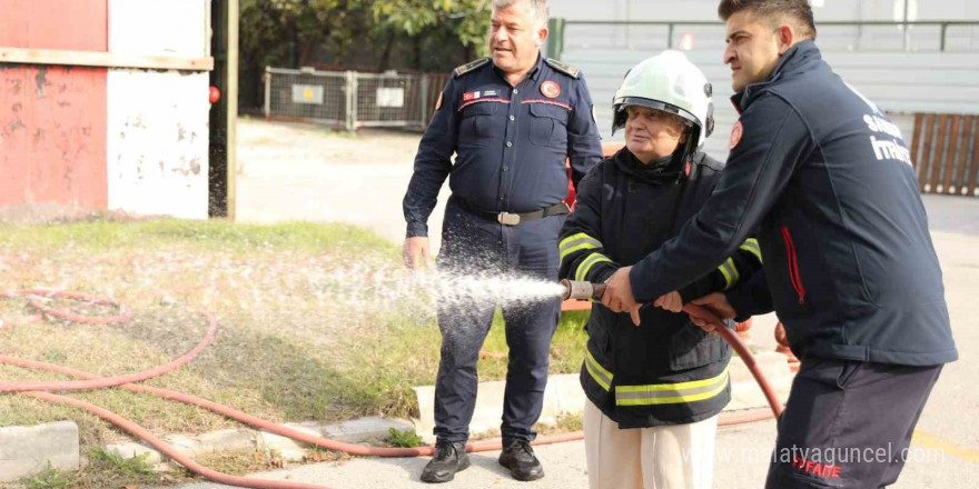 67 yaşındaki kadının ’itfaiyeci’ olma hayali gerçekleşti