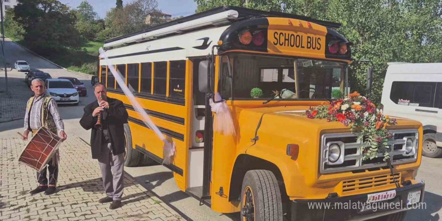 700 bin TL harcadığı hayalindeki ’School Bus’ı gelin arabası yaptı