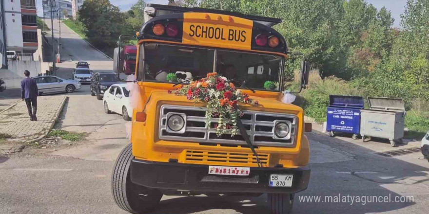 700 bin TL harcadığı hayalindeki ’School Bus’ı gelin arabası yaptı