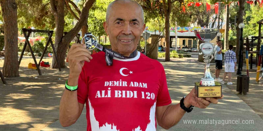 75 yaşındaki Demir Adam, Alanya Triatlonu’ndan 1 kupa ve 1 madalya ile döndü