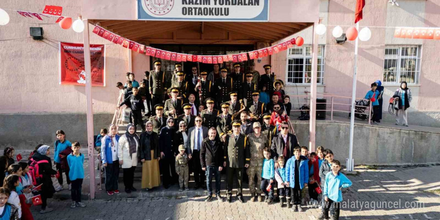 9’uncu Kolordu Komutanlğı bölge bandosu Kazım Yurdalan’daydı