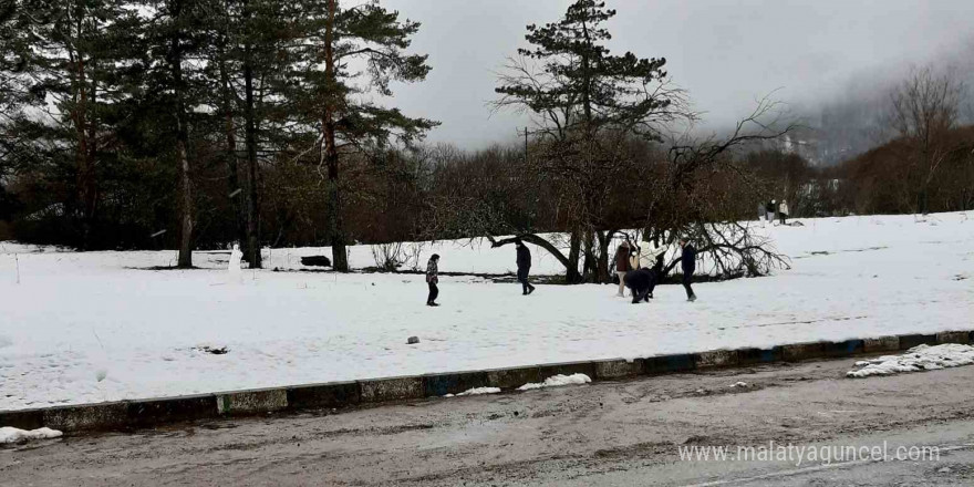 Abant Gölü Milli Parkı’nda kar yağışı başladı