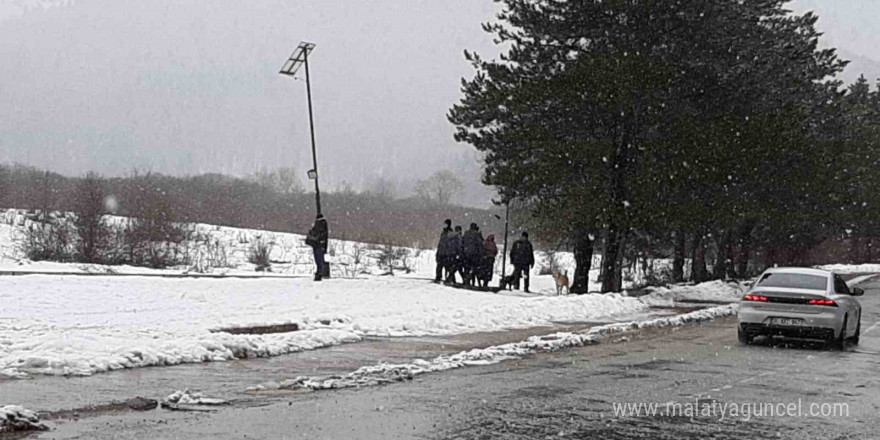 Abant Gölü Milli Parkı’nda kar yağışı başladı