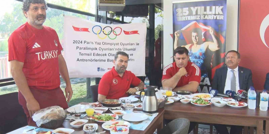 ABB Başkanı Yavaş, olimpiyatlara katılacak sporcularla bir araya geldi