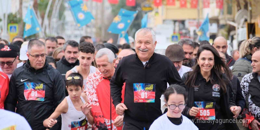 Adana 15. Uluslararası Kurtuluş Yarı Maratonu ve Halk Koşusunda dereceye girenler ödüllerini aldı