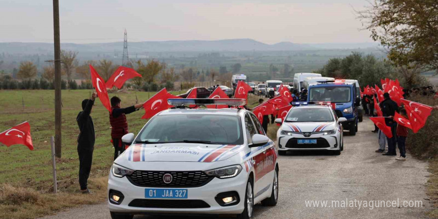 Adana şehidini dualarla uğurladı