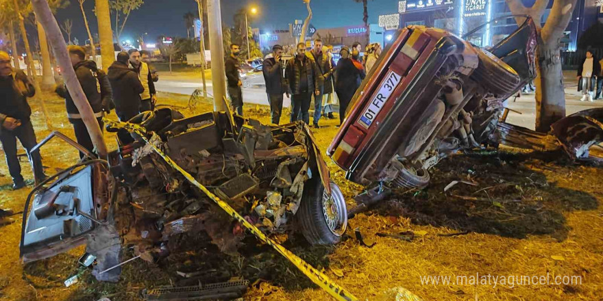 Adana’da ağaçlara çarpan otomobil ikiye ayrıldı: 1 ölü, 2 yaralı