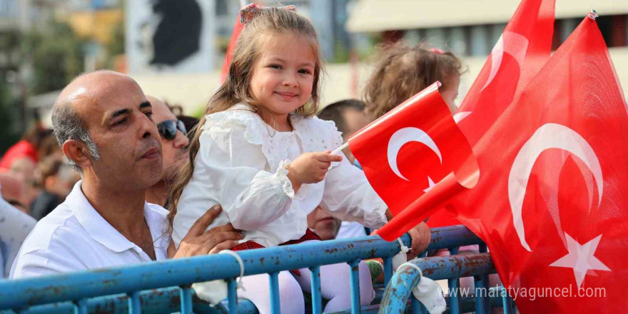 Adana’da Cumhuriyet’in 101. yılı coşkuyla kutlandı