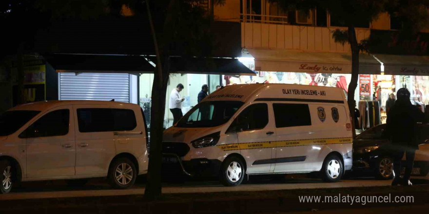 Adana’da döviz bürosunda silahlı soygun ve rehin alma anı kamerada