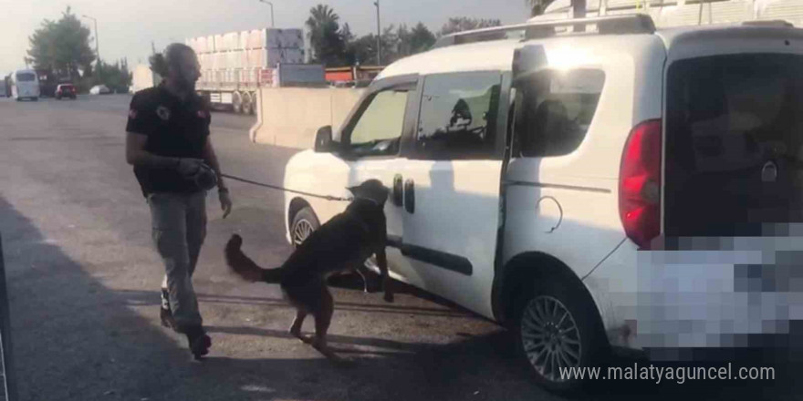 Adana’da koltuk altındaki zuladan 11 kilo 350 gram metamfetamin çıktı