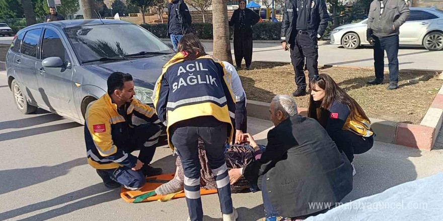 Adana’da otomobilin çarptığı yaşlı kadın yaralandı