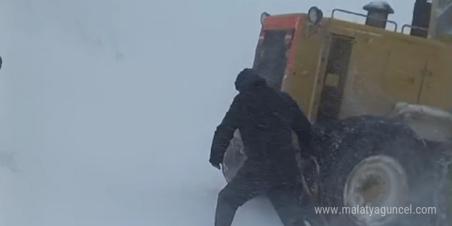 Adana’da rüzgar ve kar hayatı olumsuz etkilemeye devam ediyor