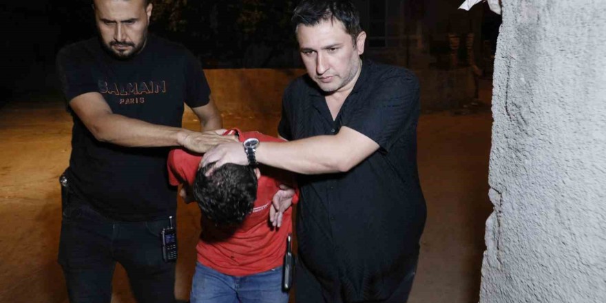 Adana’da uyuşturucu satıcısı üzerinde 675 adet uyuşturucu hapla yakalandı