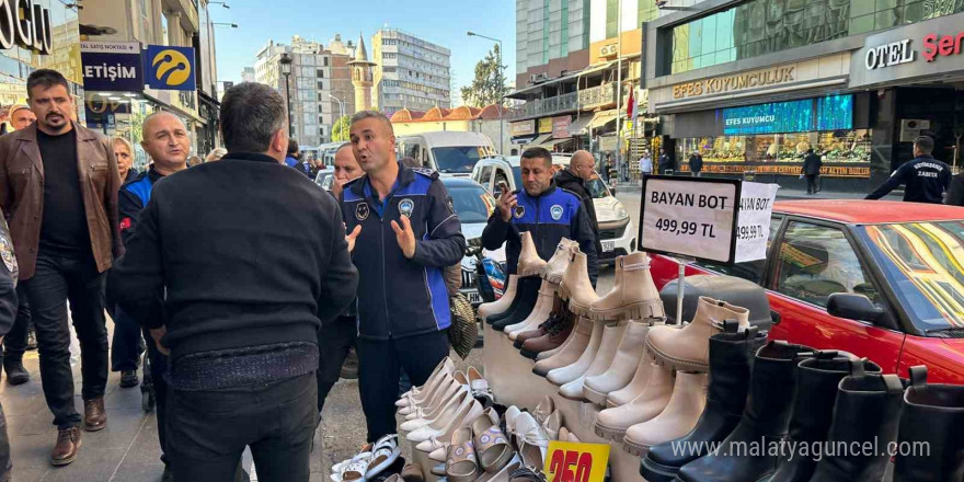 Adana’da zabıta ekiplerinden kaldırım işgaline yönelik denetim