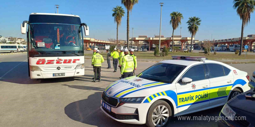 Adana’da zorunlu kış lastiği denetimi gerçekleştirildi