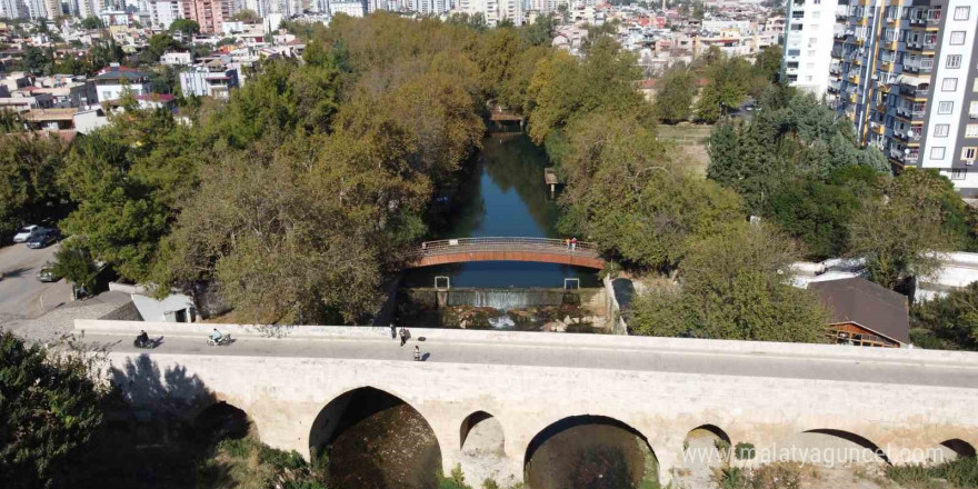 Adana’nın Kozan ilçesinde tarih ve doğa güzelliği büyülüyor