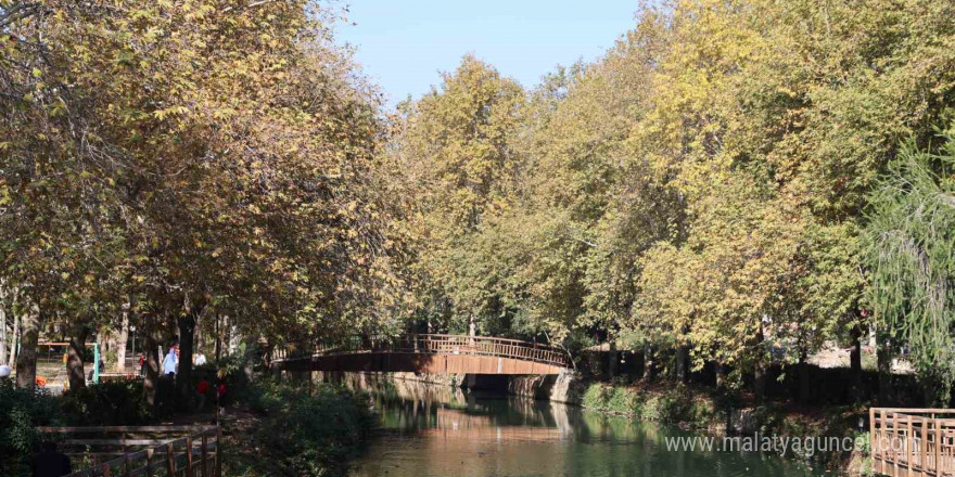 Adana’nın Kozan ilçesinde tarih ve doğa güzelliği büyülüyor