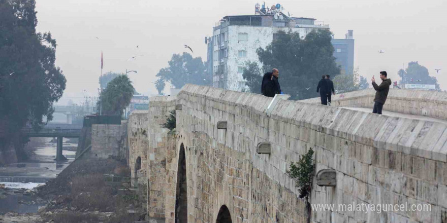 Adana’yı yağışlı hava etkisi altına aldı